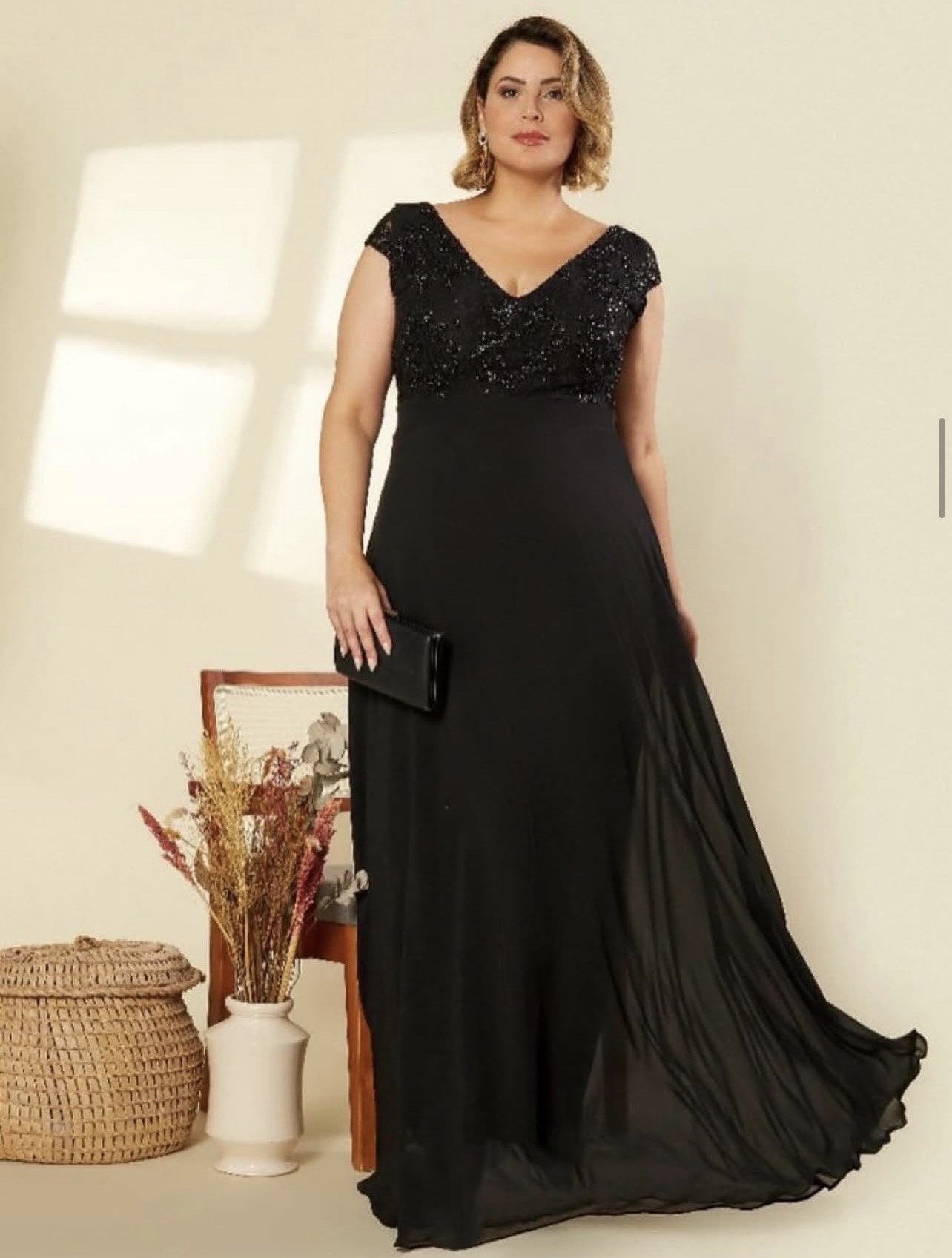Vestido preto line com brilho 