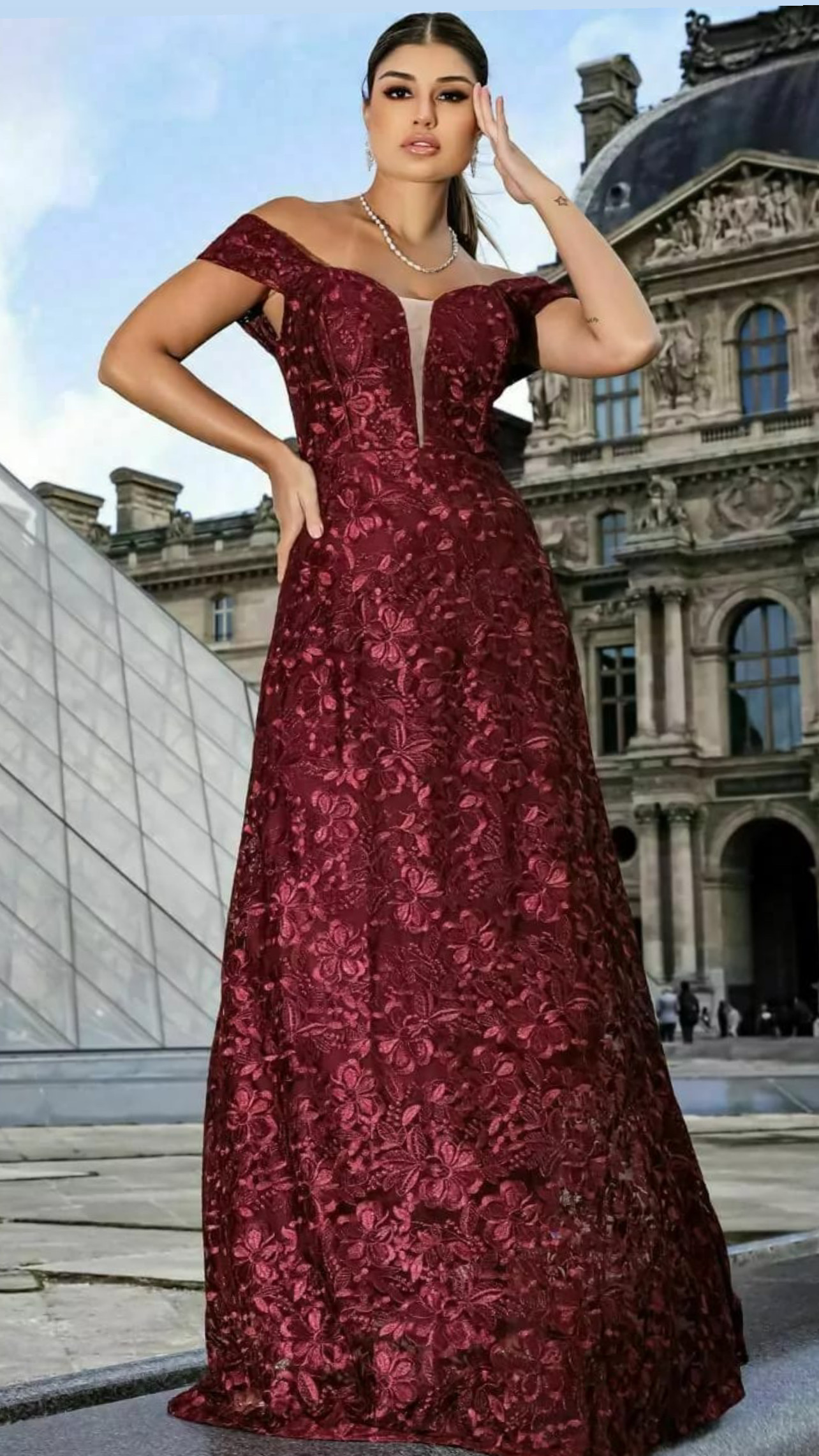 Vestido Marsala bordado leve 