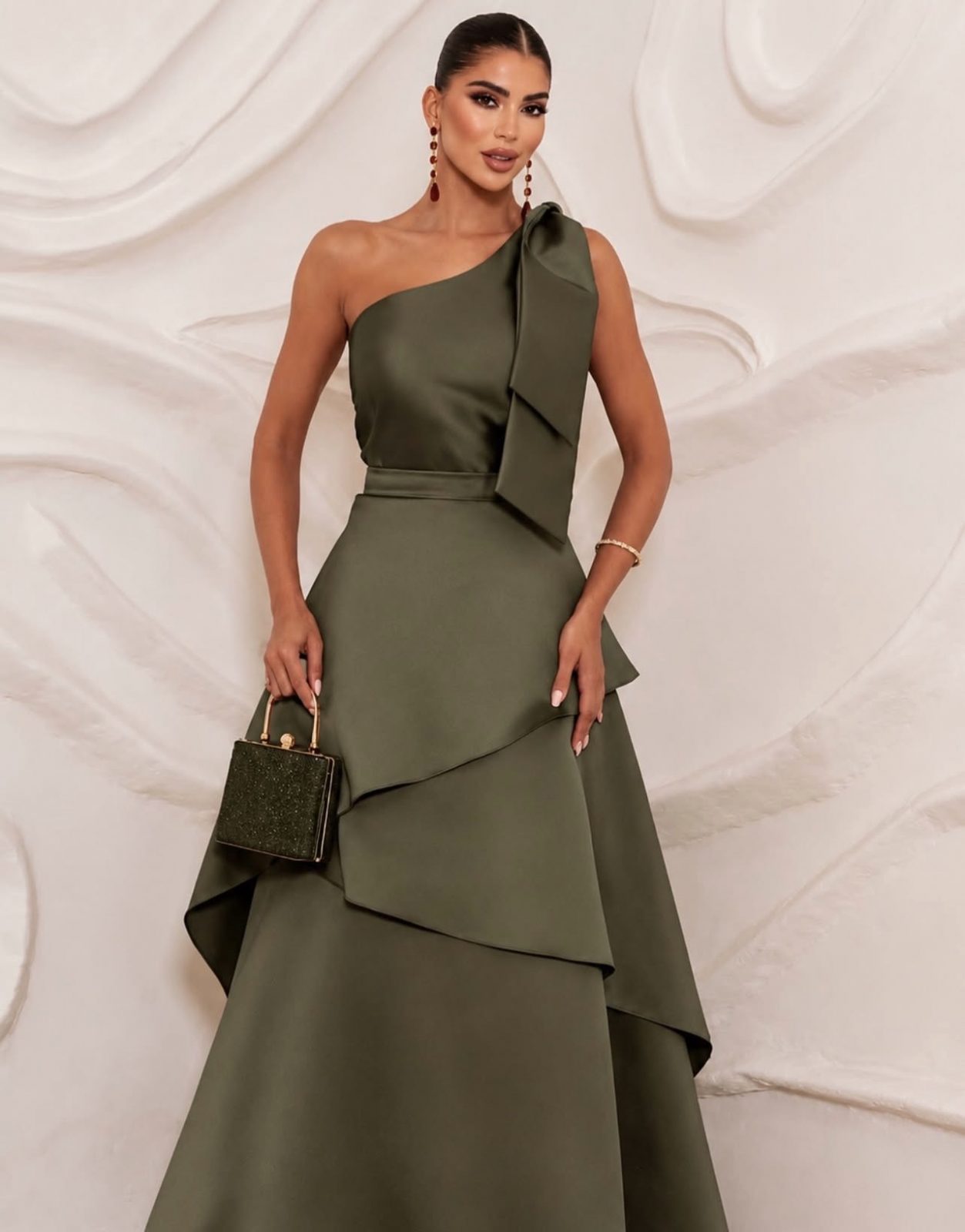 Vestido Longo Verde Oliva de Um Ombro com Babados