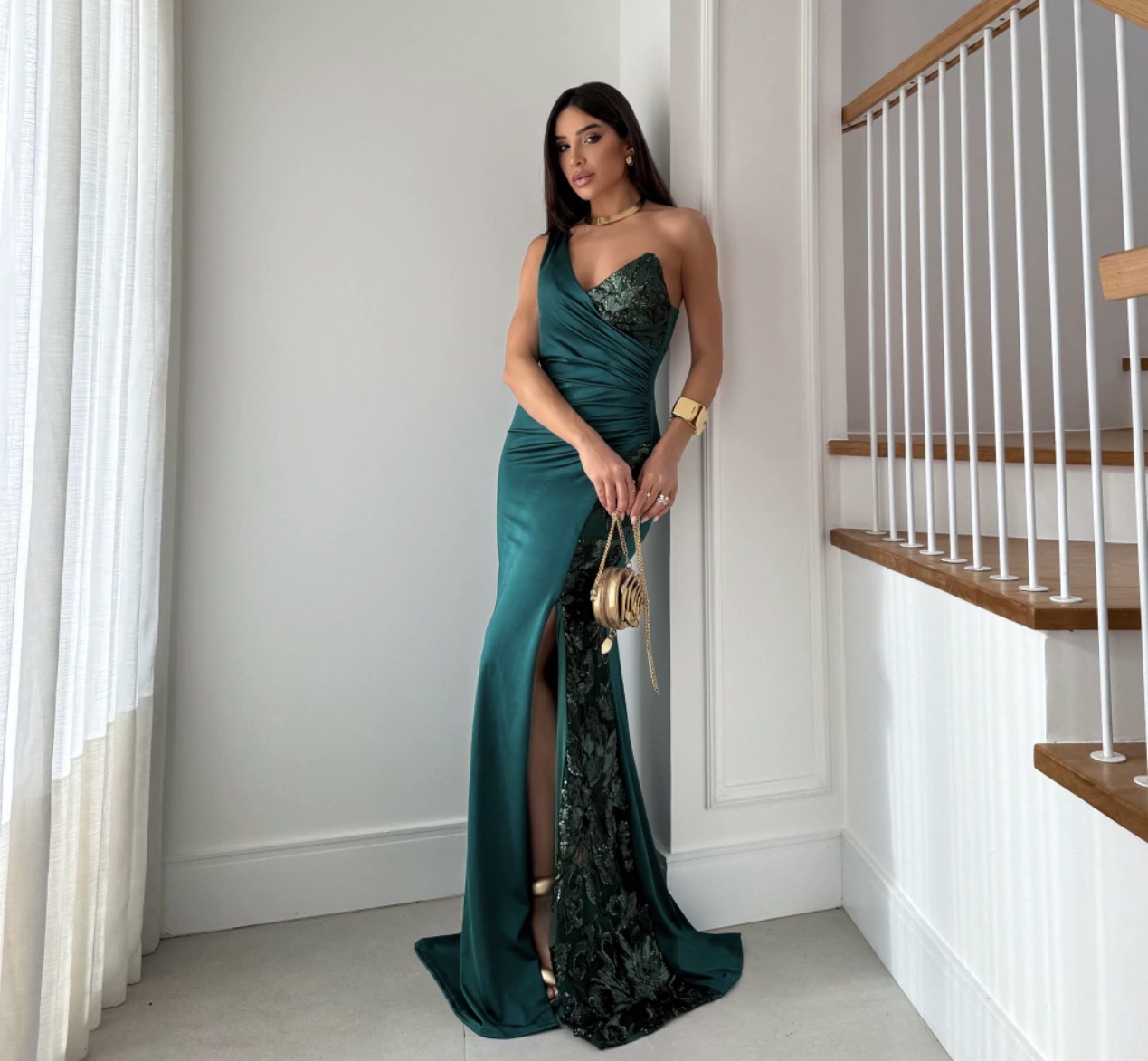 Vestido Longo Verde Esmeralda Lux com Renda e Um Ombro Só