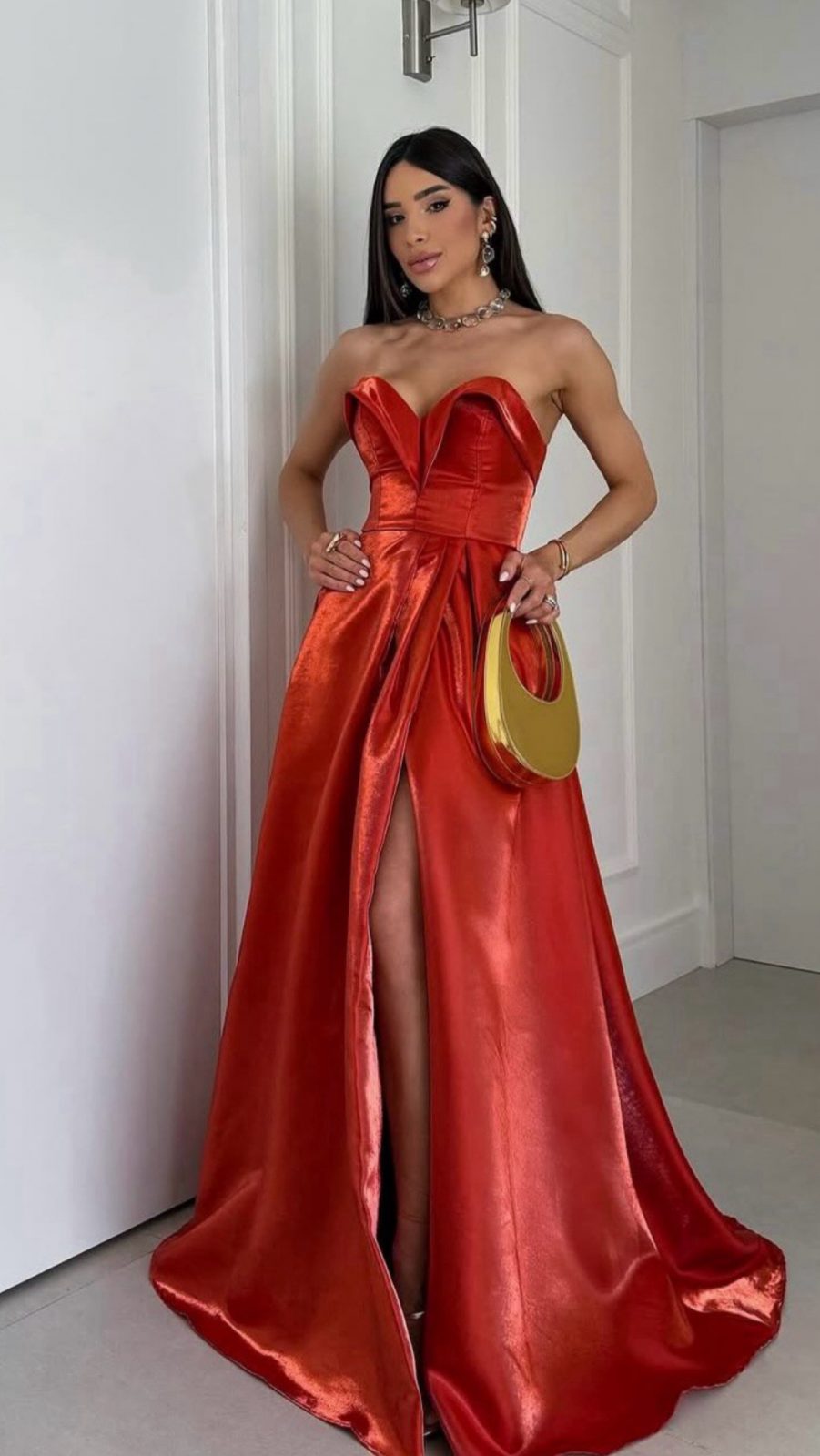 Vestido Longo Terracota Acetinado com Fenda