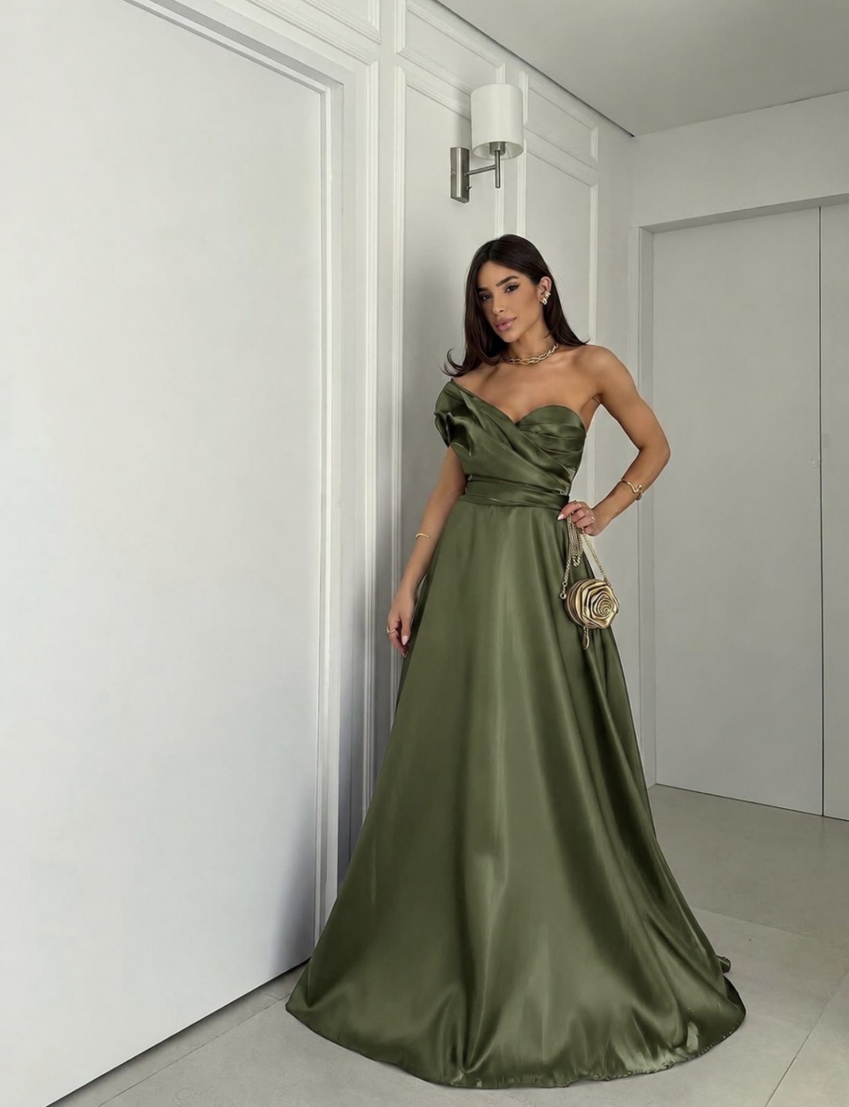 Vestido Longo Verde Oliva Acetinado de Um Ombro